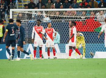 Les joueurs de l'AS Monaco dépités après leur défaite au Trophée des Champions contre le PSG.