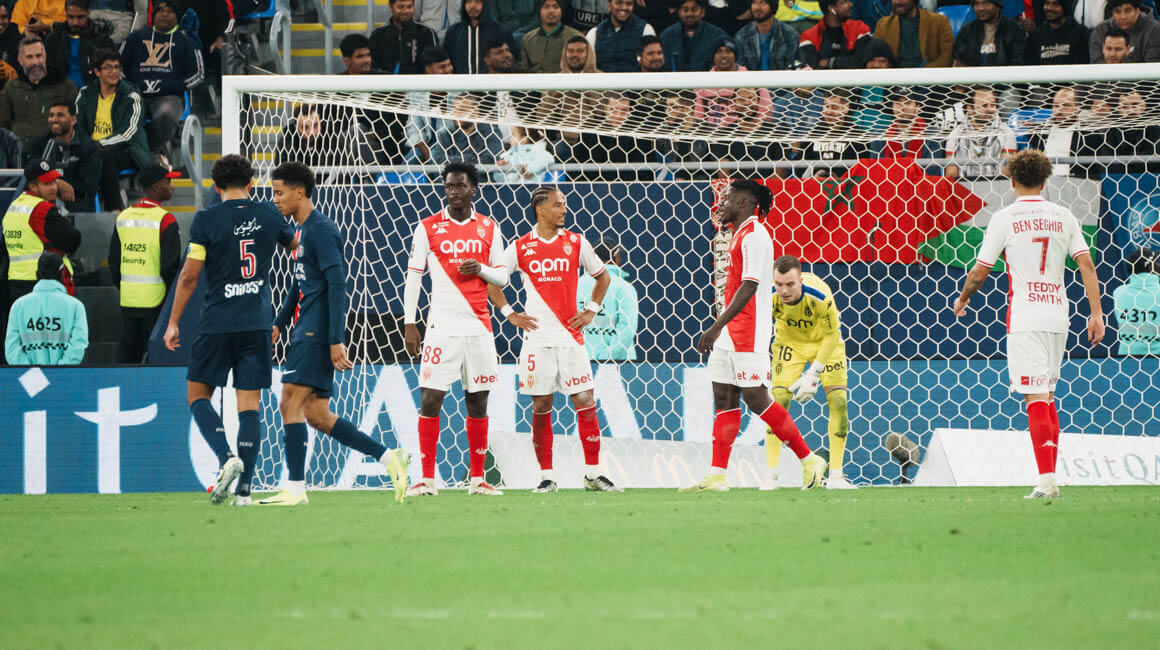 Les joueurs de l'AS Monaco dépités après leur défaite au Trophée des Champions contre le PSG.