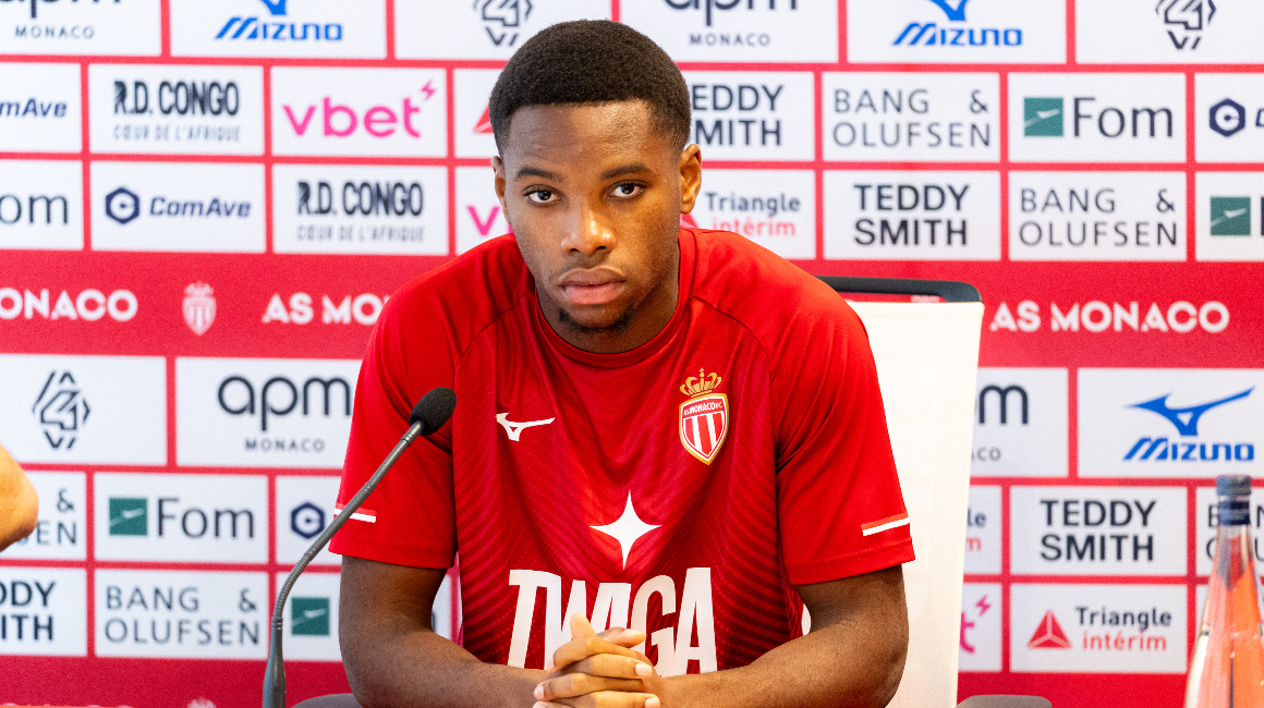Nouveau joueur de l'AS Monaco, Stanis Idumbo se présente à la presse.