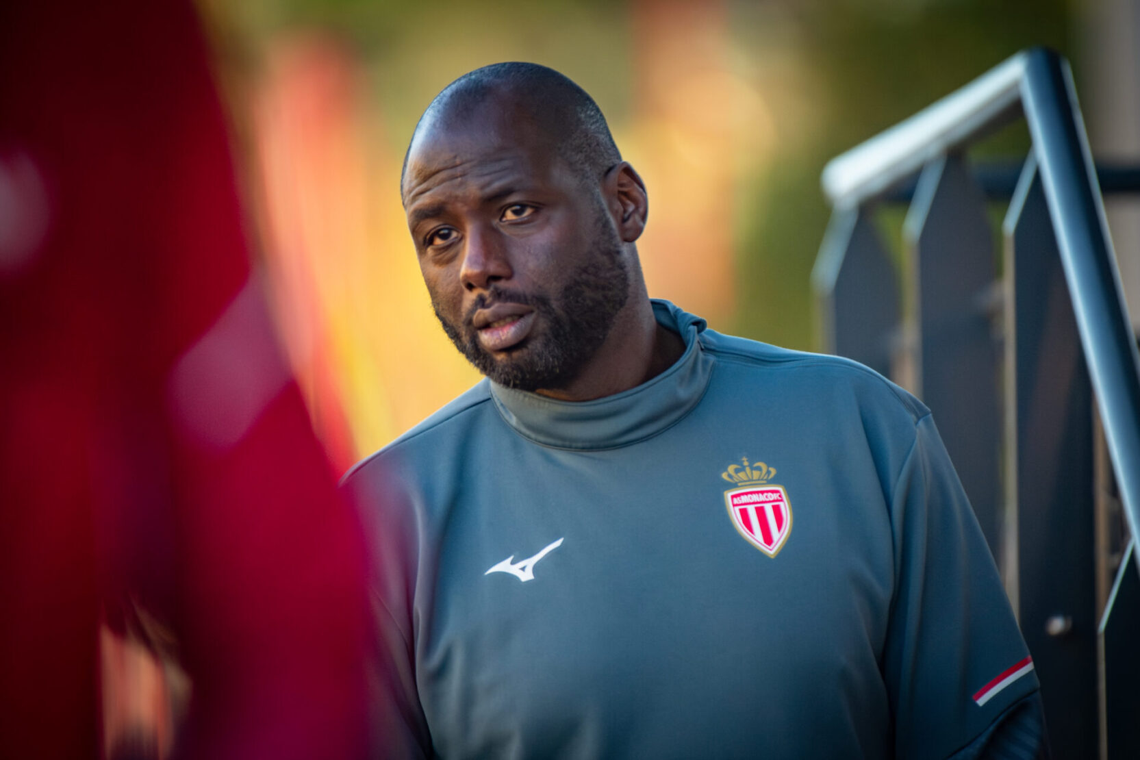 Djimi Traoré est l'entraîneur du Groupe Elite de l'AS Monaco depuis l'été 2024.
