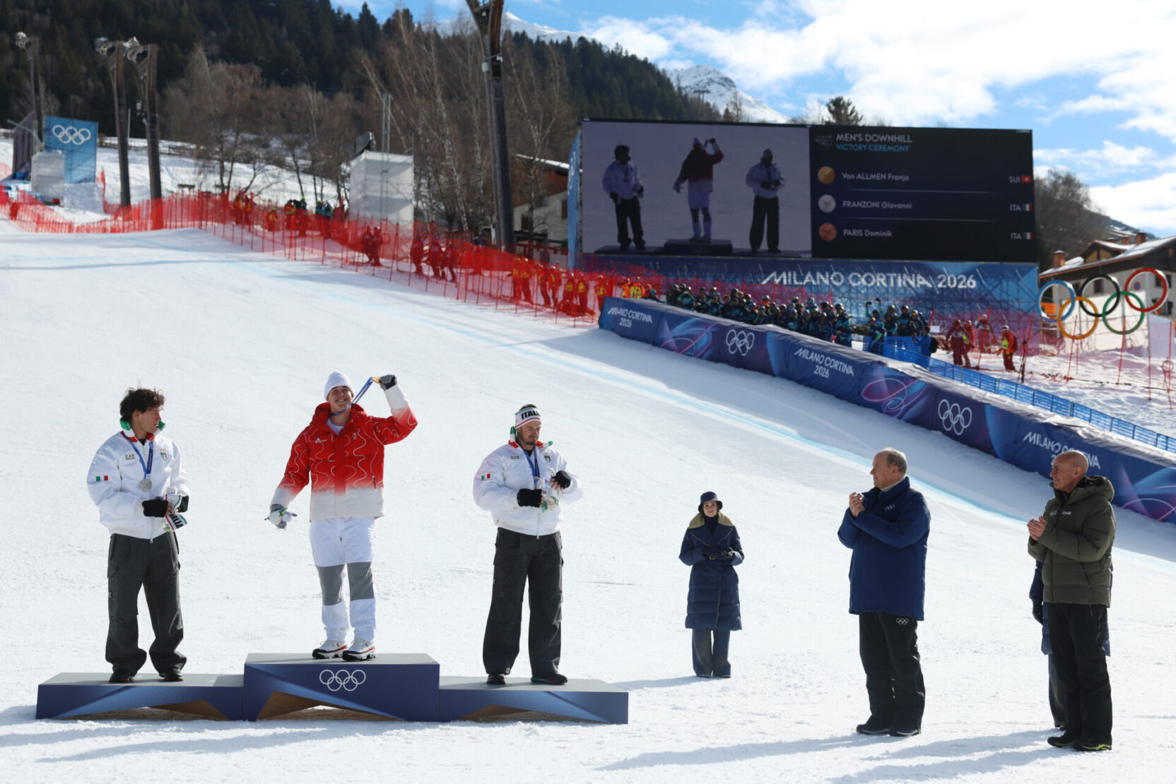 Le Prince ALBERT II lors de la remise des médailles de la descente homme à Bormio (JO d'hiver de Milan-Cortina 2026).