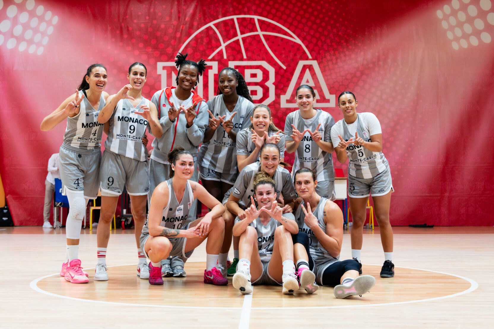 Les joueuses du Monaco Basket Association. (De gauche à droite) Debout : Martina Bestagno, Sara Crudo, Sarah-Yvanna Keboum, Amina Traoré, Philippine Delpech, Anouk Brun, Kimsy Demontoux. Assises : Maud Stervinou, Lysa Millavet, Ilona Hattab, Julie Tétart.