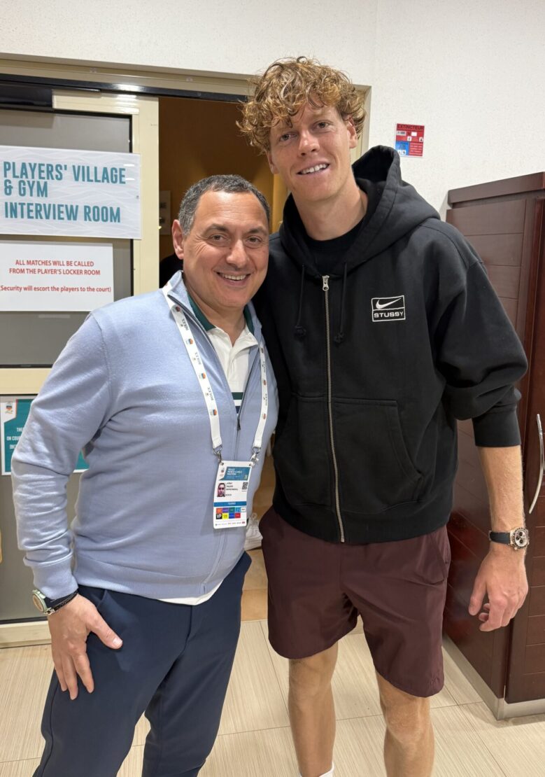 Le Docteur Philippe Afriat, directeur de l'équipe médicale du Rolex Monte-Carlo Masters, au côté de Jannik Sinner, vainqueur de la 119e édition. En dehors des dates du tournoi, le médecin du sport suit la plupart des joueurs résidant en Principauté.
