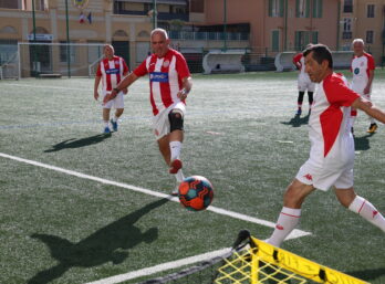 Un joueur du Walking Foot Monaco arme une frappe.