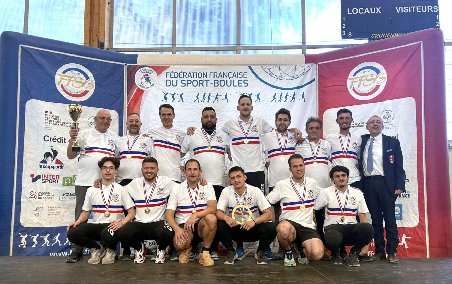 L'équipe du Club Bouliste du Rocher avec, de gauche à droite : (debout) Majid M’tar, Fabien Peyret, David Tedesco, Jordan Rugari, Gianni Bresciano, Nicolas Laugier, David Maurin, Nicolas Abelfo, Bernard Daubard (président de la FF Sport-Boules) ; (assis) Gaspard Curie Roman, Andy Garcia, Marko Beakovic, Eliott Roehrig, Jessy Blanchet et Matteo Maurin.