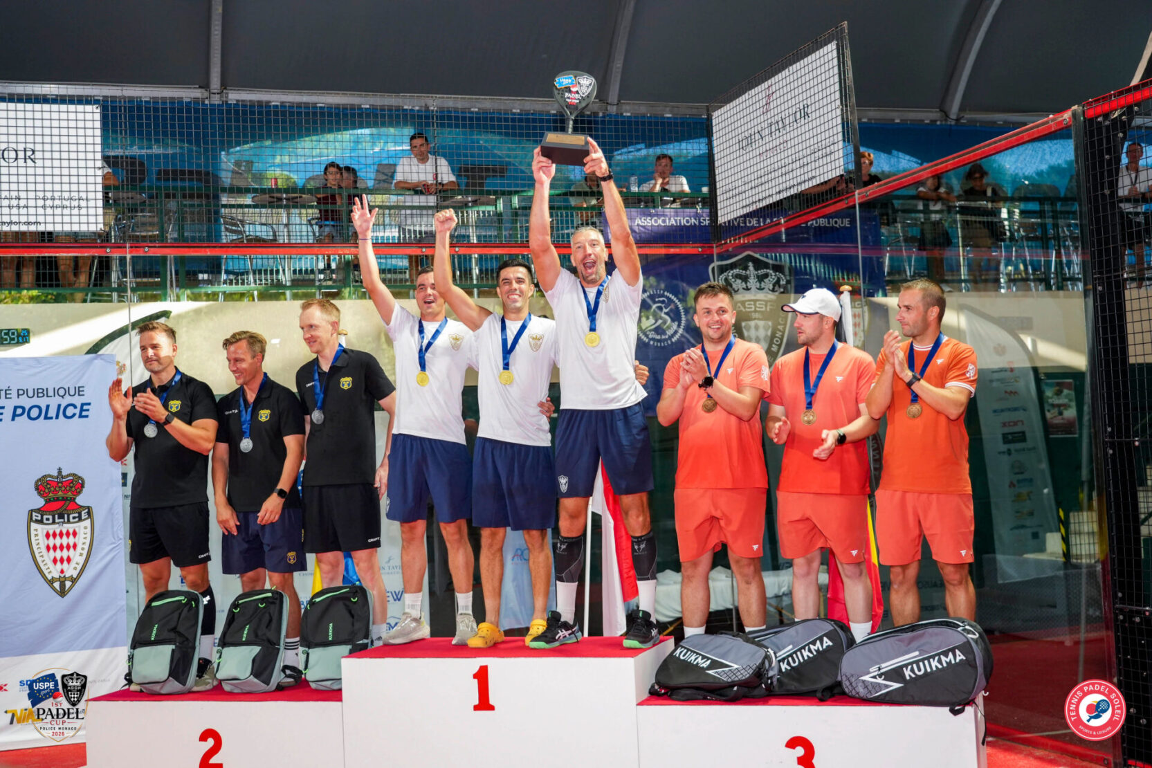 Guillaume Oversteyns, Quentin Lazzarini et Hugo Luttenauer (ASSP) sur le podium de la Coupe d'Europe Padel Police.